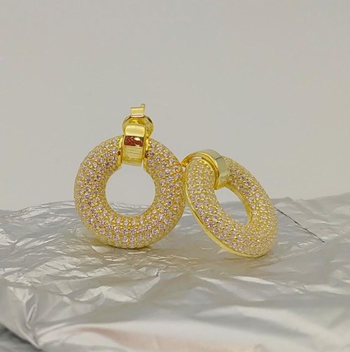 TAŞLI GOLD HALKA 925 AYAR GÜMÜŞ KÜPE