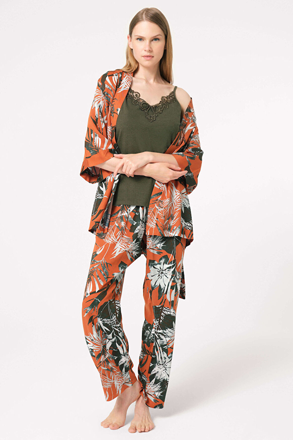 Anıl 5795 İp Askılı V Yaka Viskon Çiçek Desenli Kışlık Örme Normal Bel Nakış Detaylı Pijama Takımı Sabahlık MAN5795