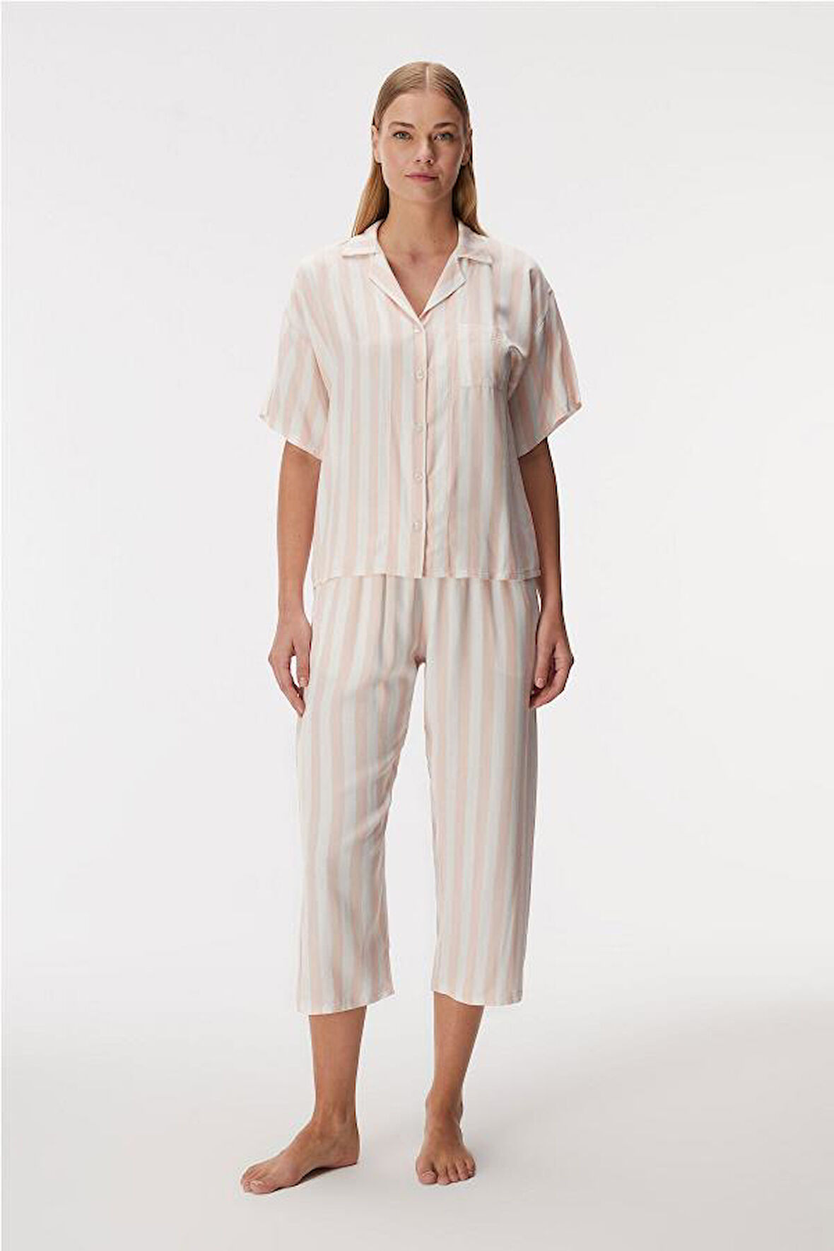 Anıl MAN11406 Kadın Kısa Kol Gömlek ve Kapri Pantolon Takım