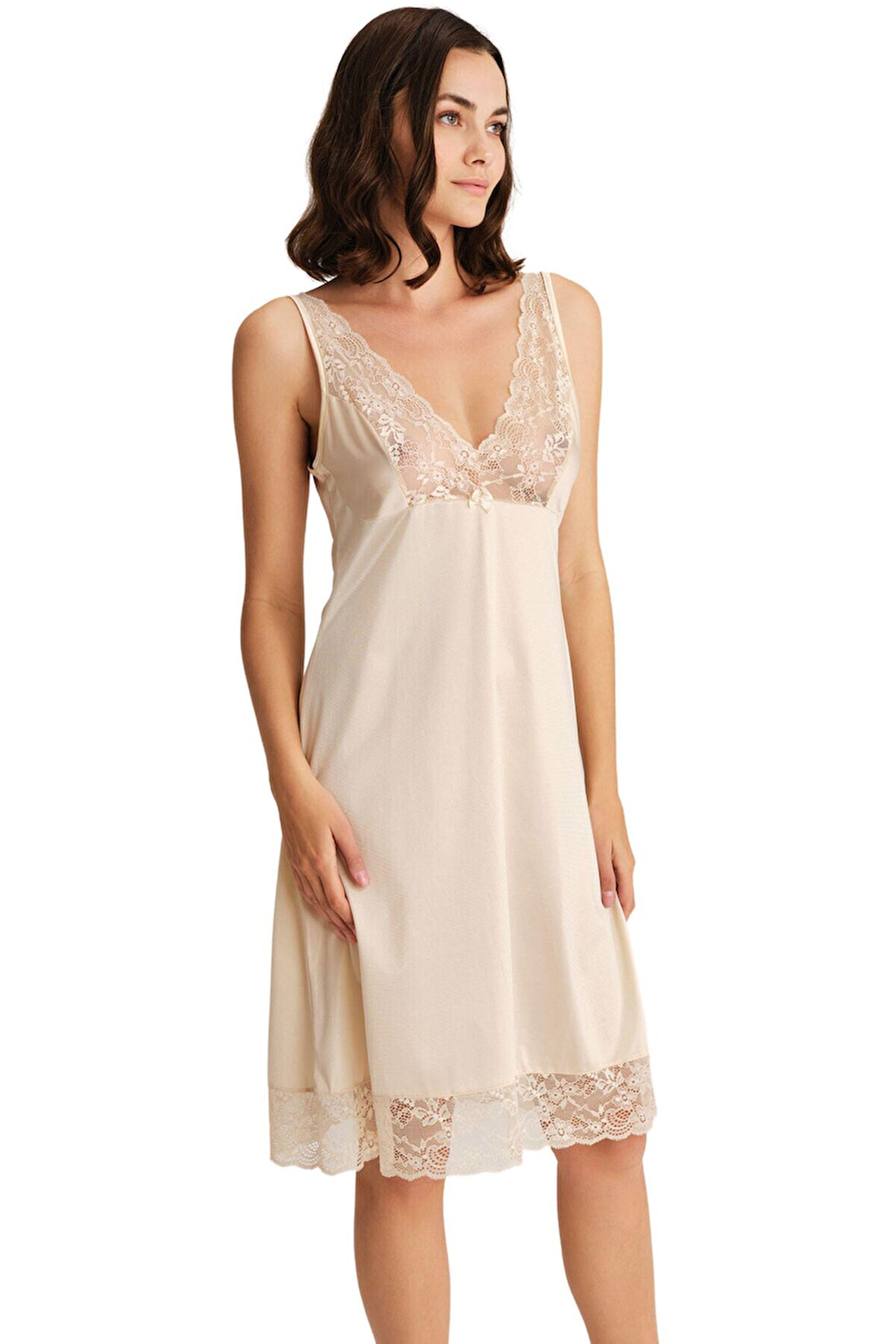 Kadın Polyamid Kumaşlı Dantelli Geniş Askılı Diz Altı Kombinezon (0605) MAN0605