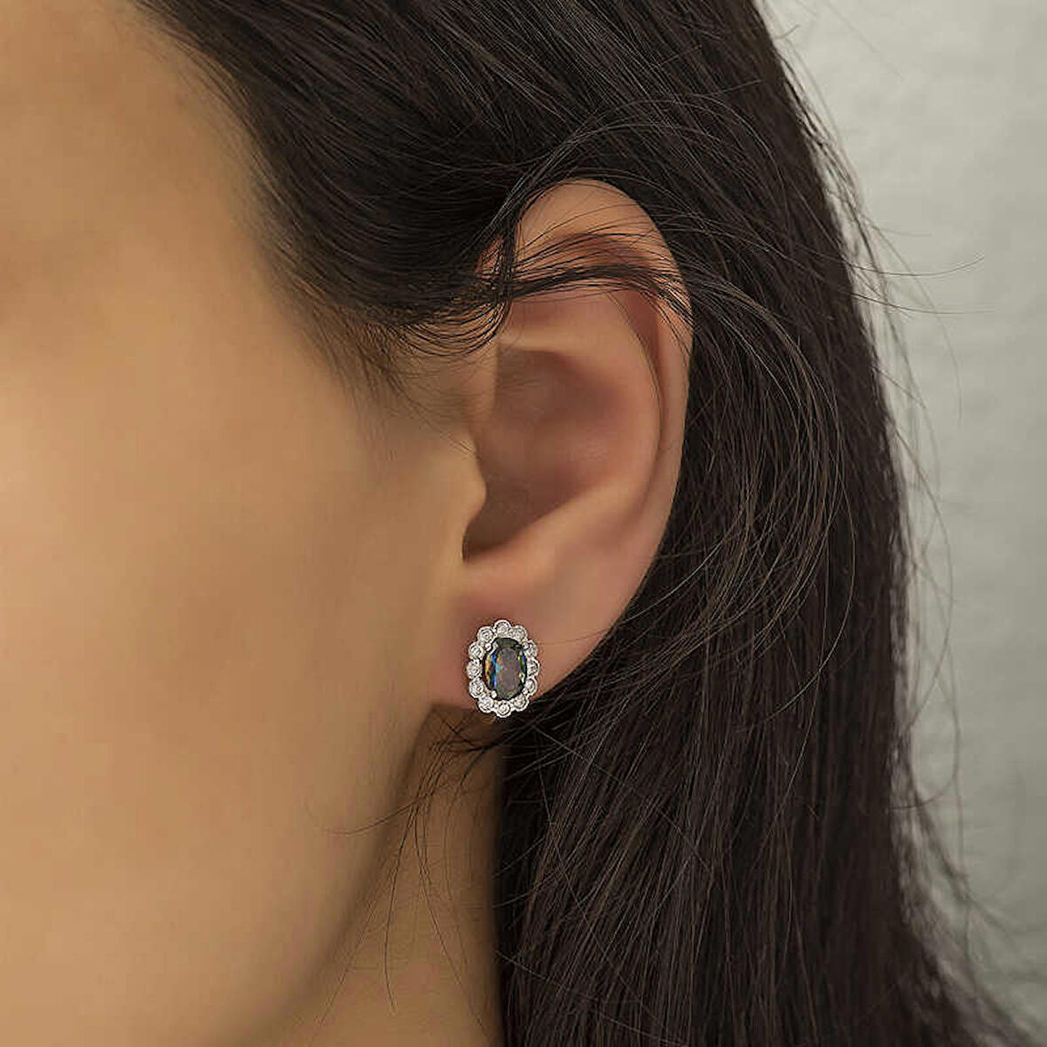 Gümüş Mistik Topaz Çiçek Desenli J Kadın Küpe