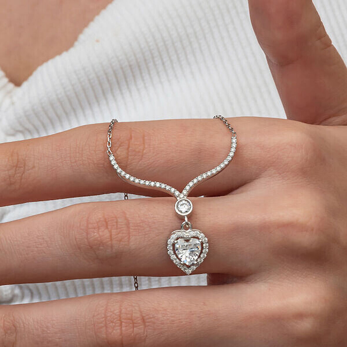 Kalp Zirkon Taşlı 925 Ayar Gümüş Kadın Kolye