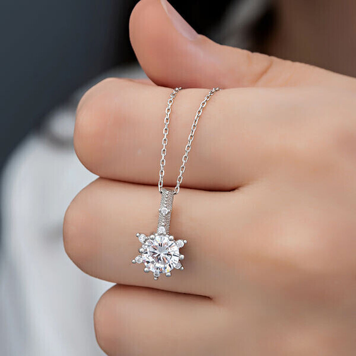 Çiçek Desenli  925 Ayar Gümüş Kadın Kolye