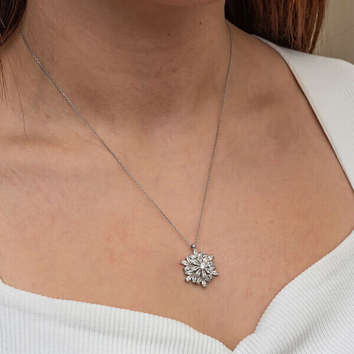 Kartaneli Lotus Çiçegi 925 Ayar Gümüş Kadın Kolye