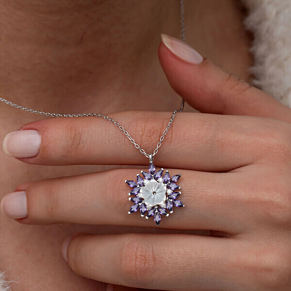 Mor Lotus Çiçegi 925 Ayar Gümüş Kadın Kolye