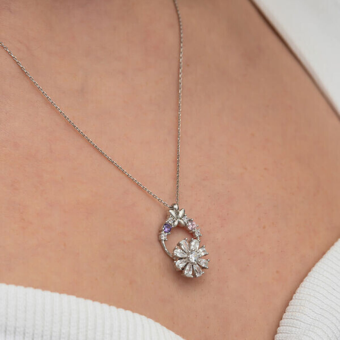 Çiçek Zirkon Taşlı 925 Ayar Gümüş Kadın Kolye