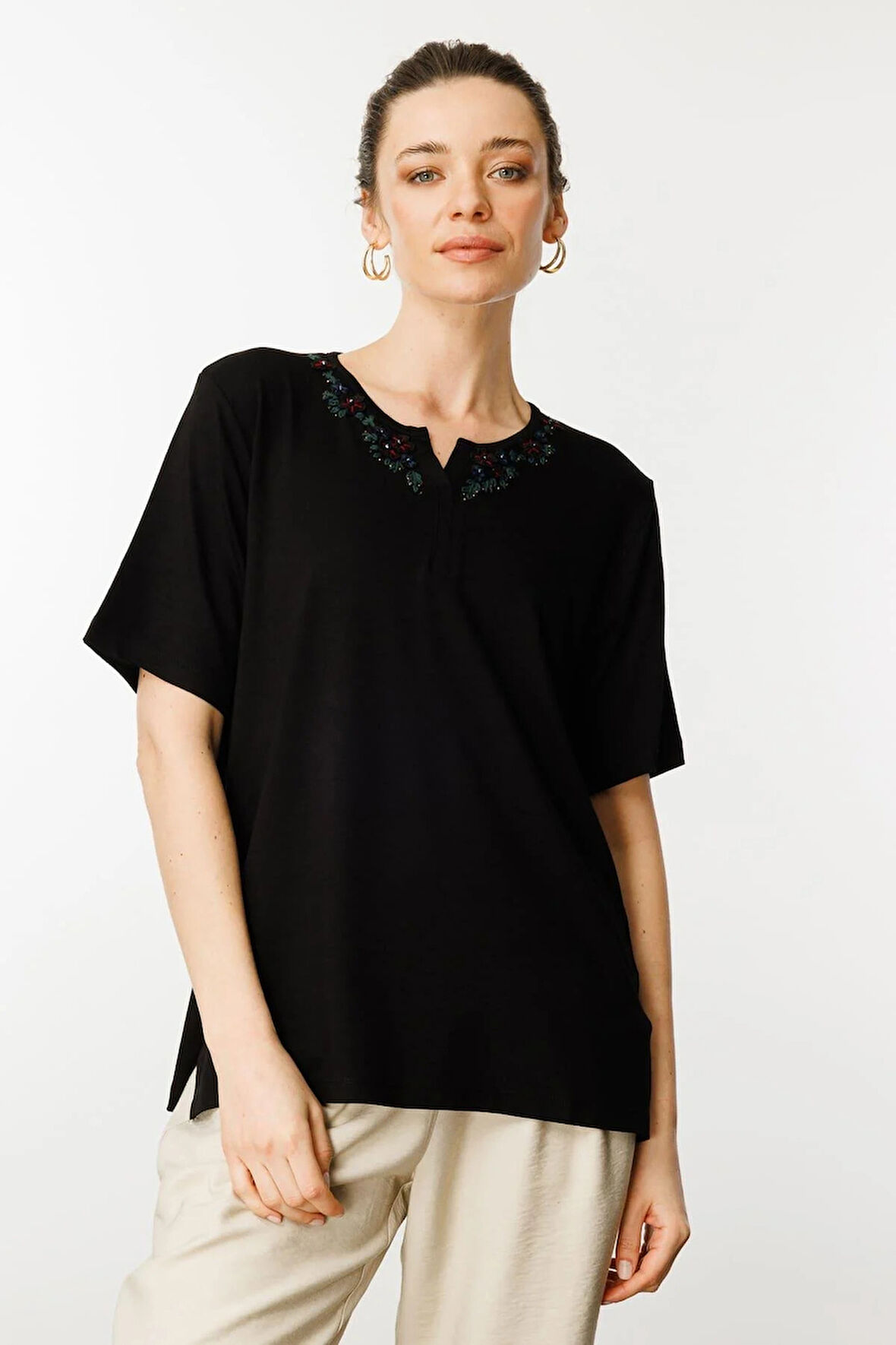 Desen Triko Kadın Açma Yaka Dantel Çiçek İşlemeli Penye T-Shirt 24751 Siyah