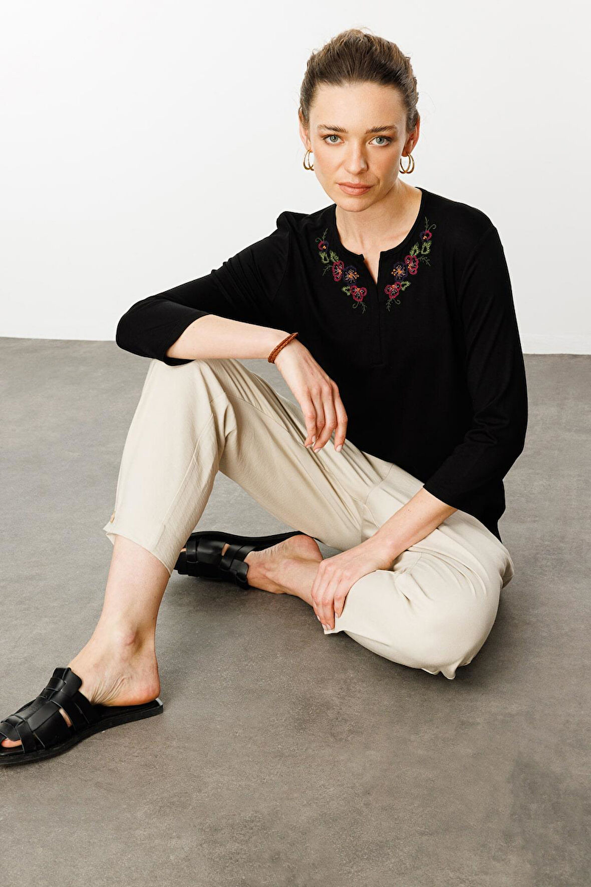 Desen Triko Kadın Açma Yaka Nakış İşlemeli Penye Bluz 25701 Siyah