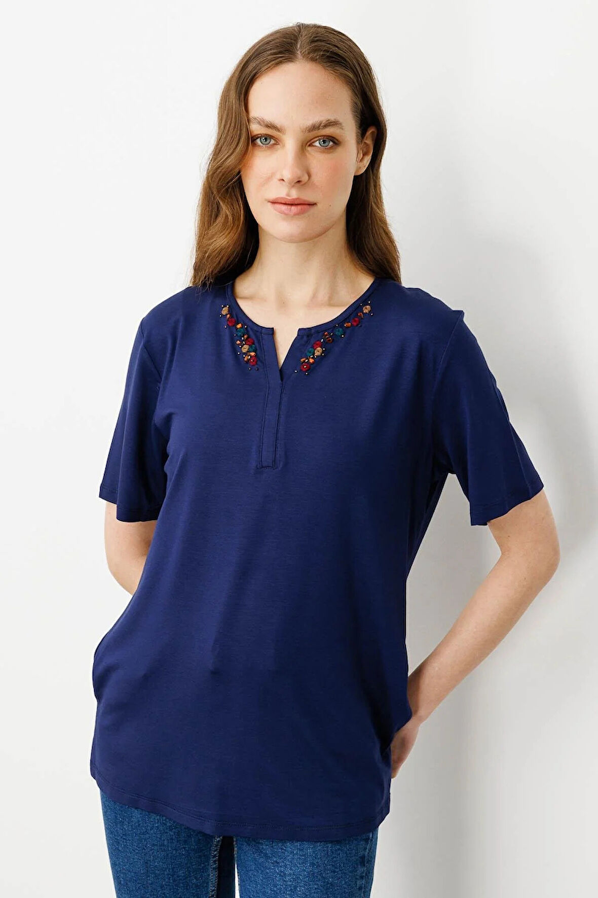 Desen Triko Kadın Açma Yaka Nakış İşlemeli T-Shirt 25703 Lacivert