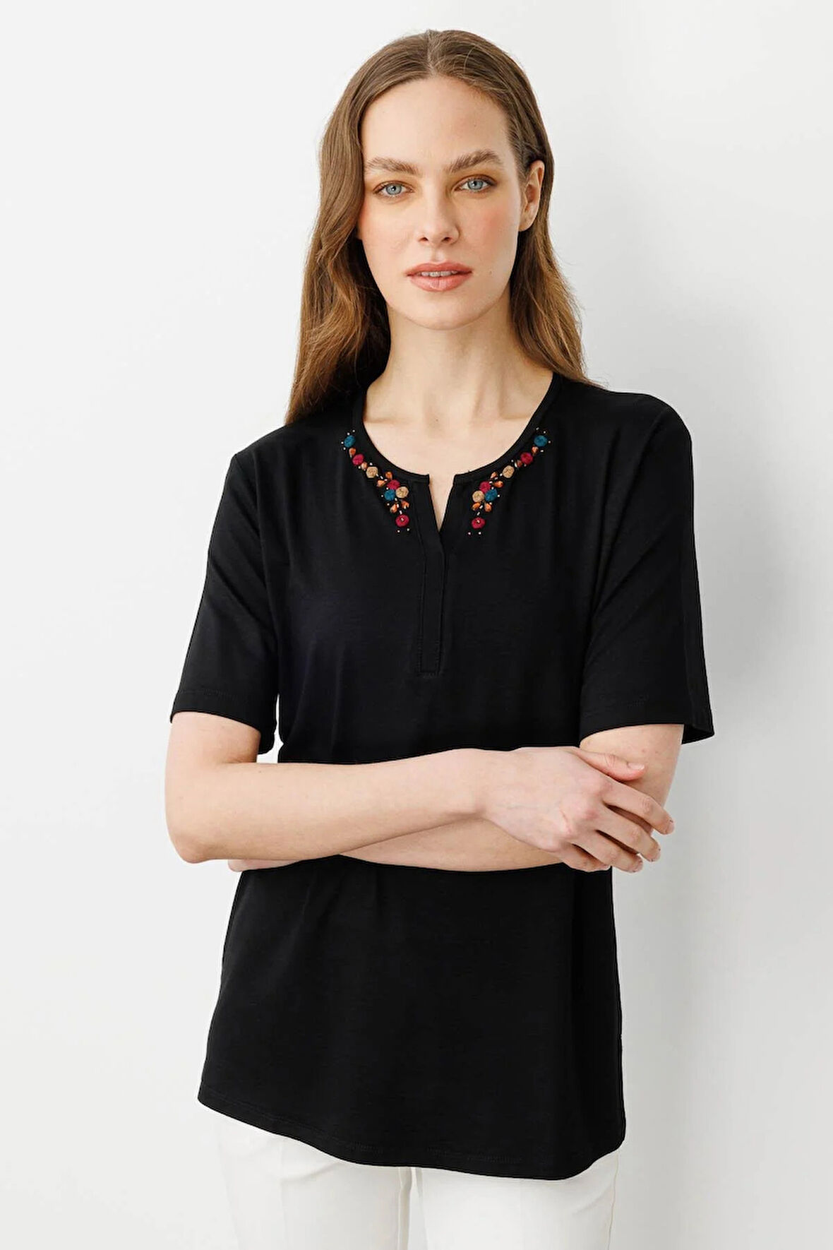 Desen Triko Kadın Açma Yaka Nakış İşlemeli T-Shirt 25703 Siyah