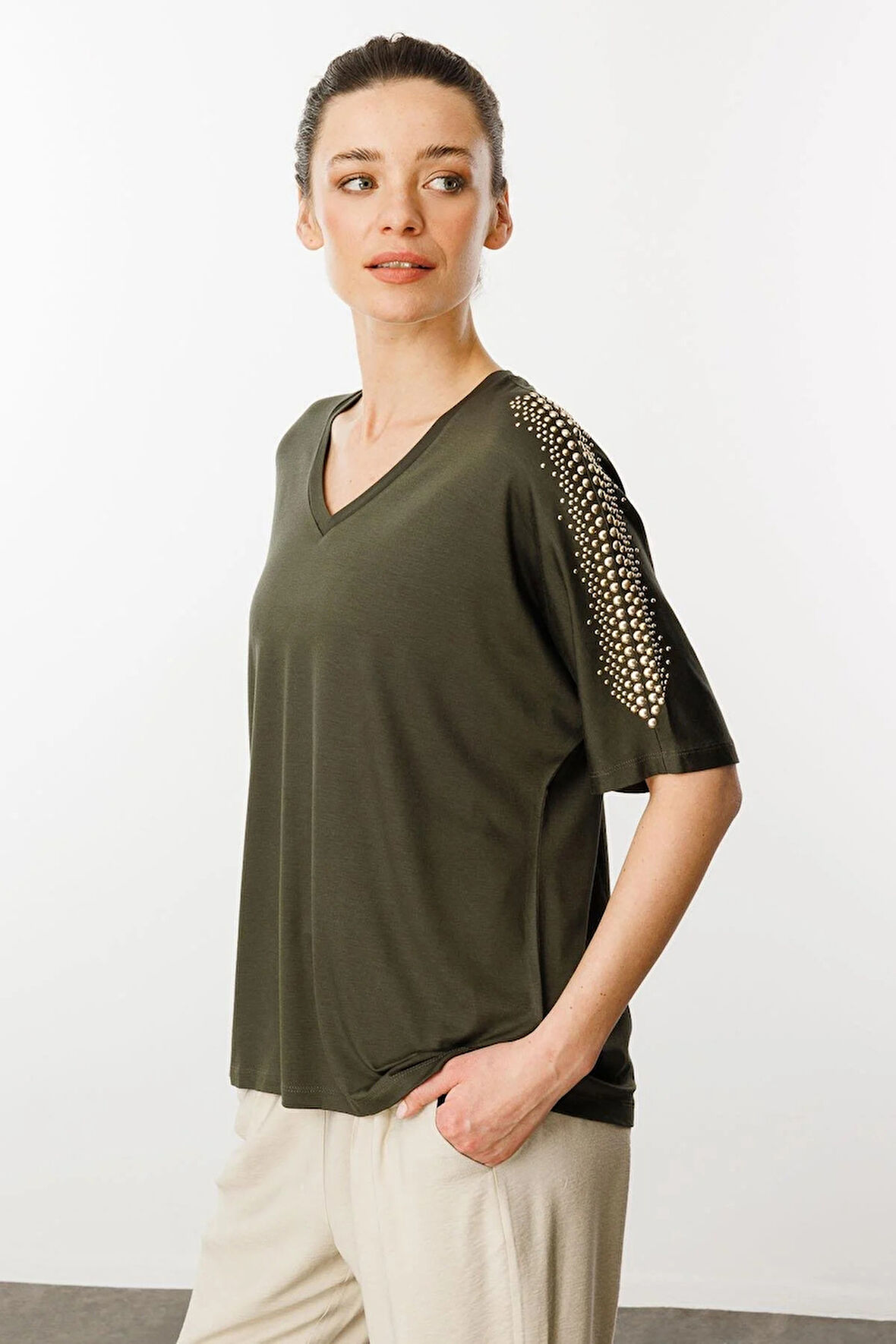 Desen Triko Kadın V Yaka Omuzları Taşlı Penye T-Shirt 25754 Haki