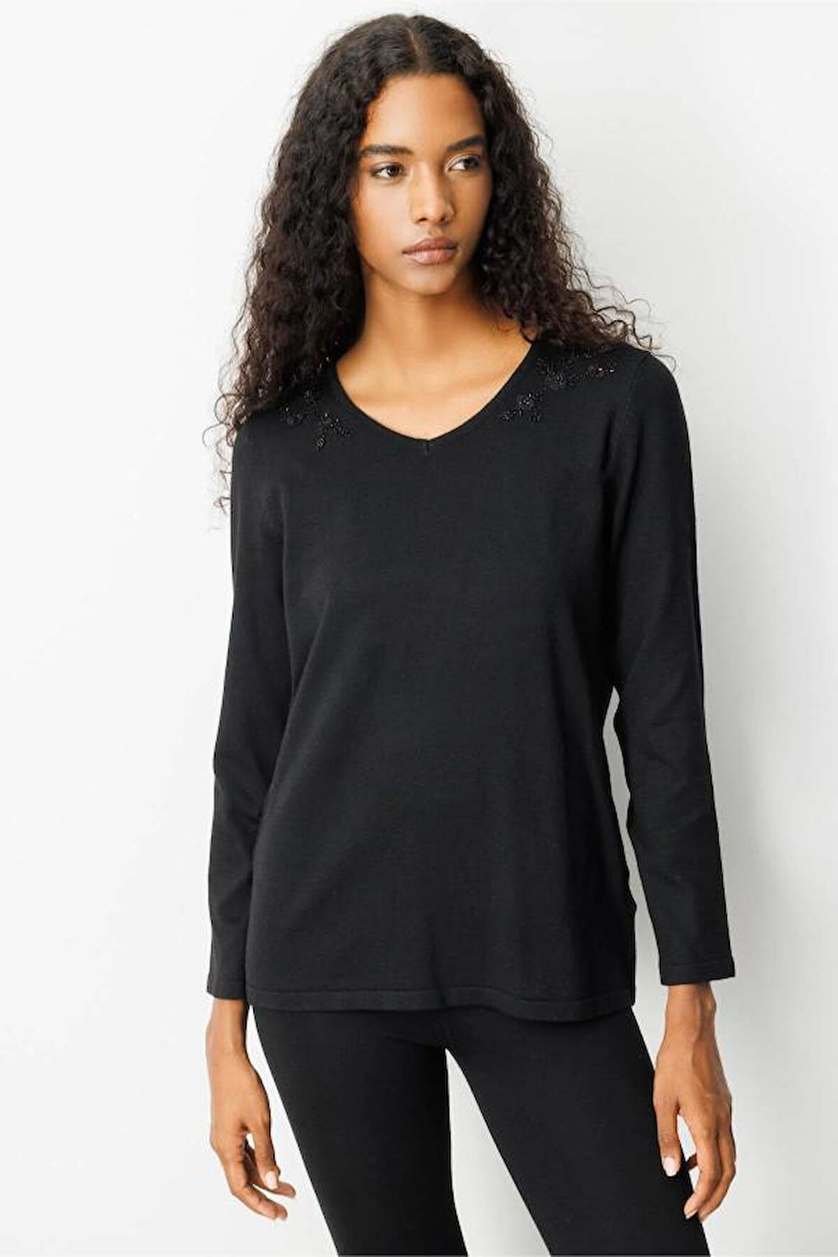 25090 DESEN V YAKA OMUZLARI BONCUK İŞLEMELİ TRİKO BLUZ