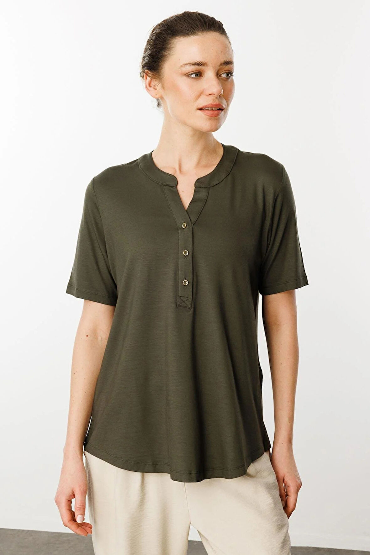 Desen Triko Kadın Yakası Düğmeli Penye T-Shirt 25764 Haki