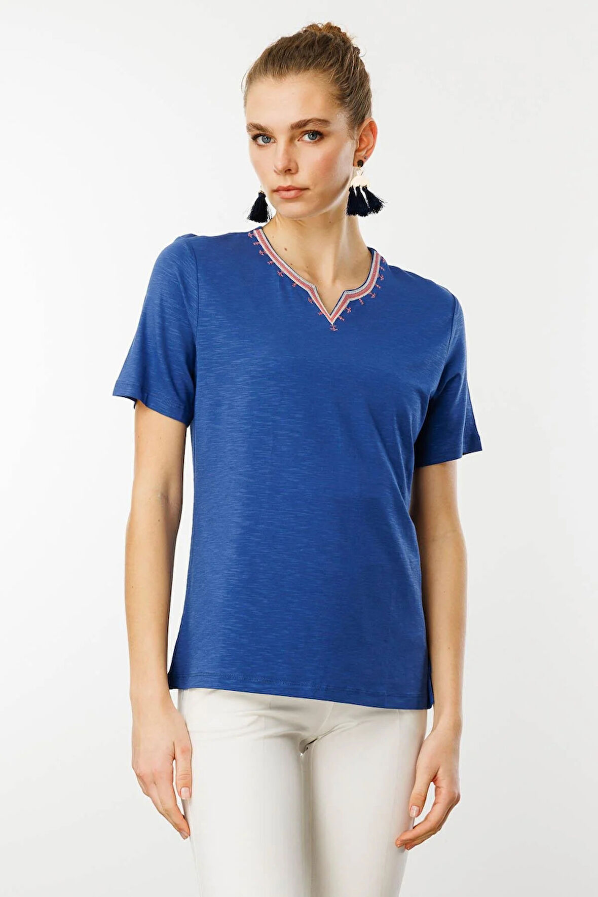 Desen Triko Kadın Yakası Yırtmaçlı ve İşlemeli T-Shirt 25768 Indigo