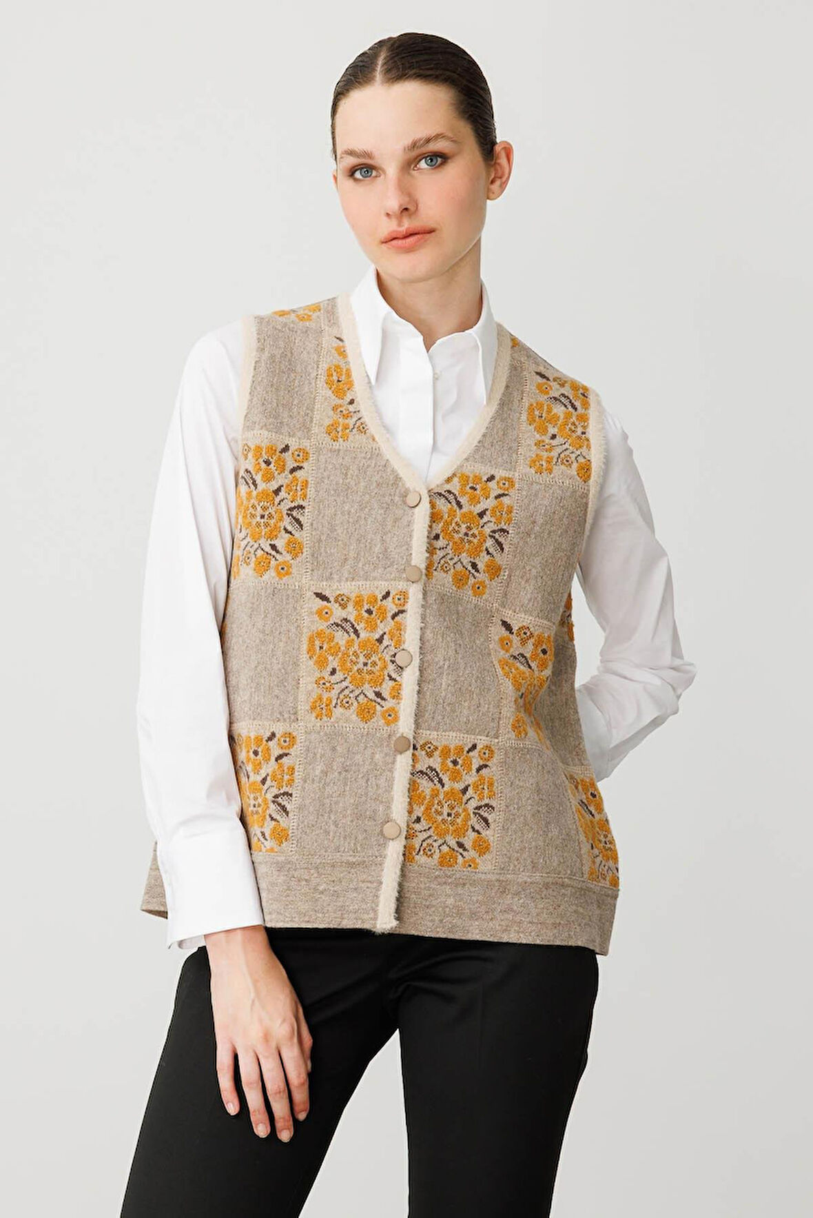 Desen Triko Kadın Pıtırcık Çiçekli Patchwork Keçe Yün Yelek 24084 Bej-Hardal