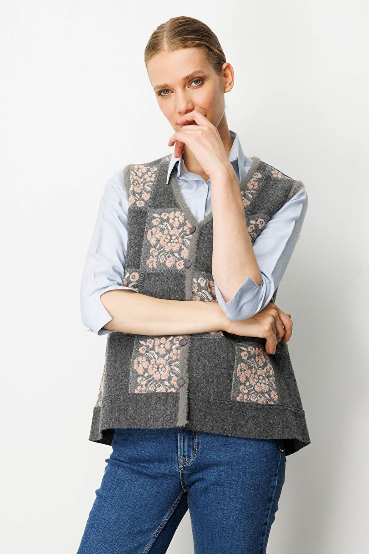 Desen Triko Kadın Pıtırcık Çiçekli Patchwork Keçe Yün Yelek 24084 Füme-A.Pembe