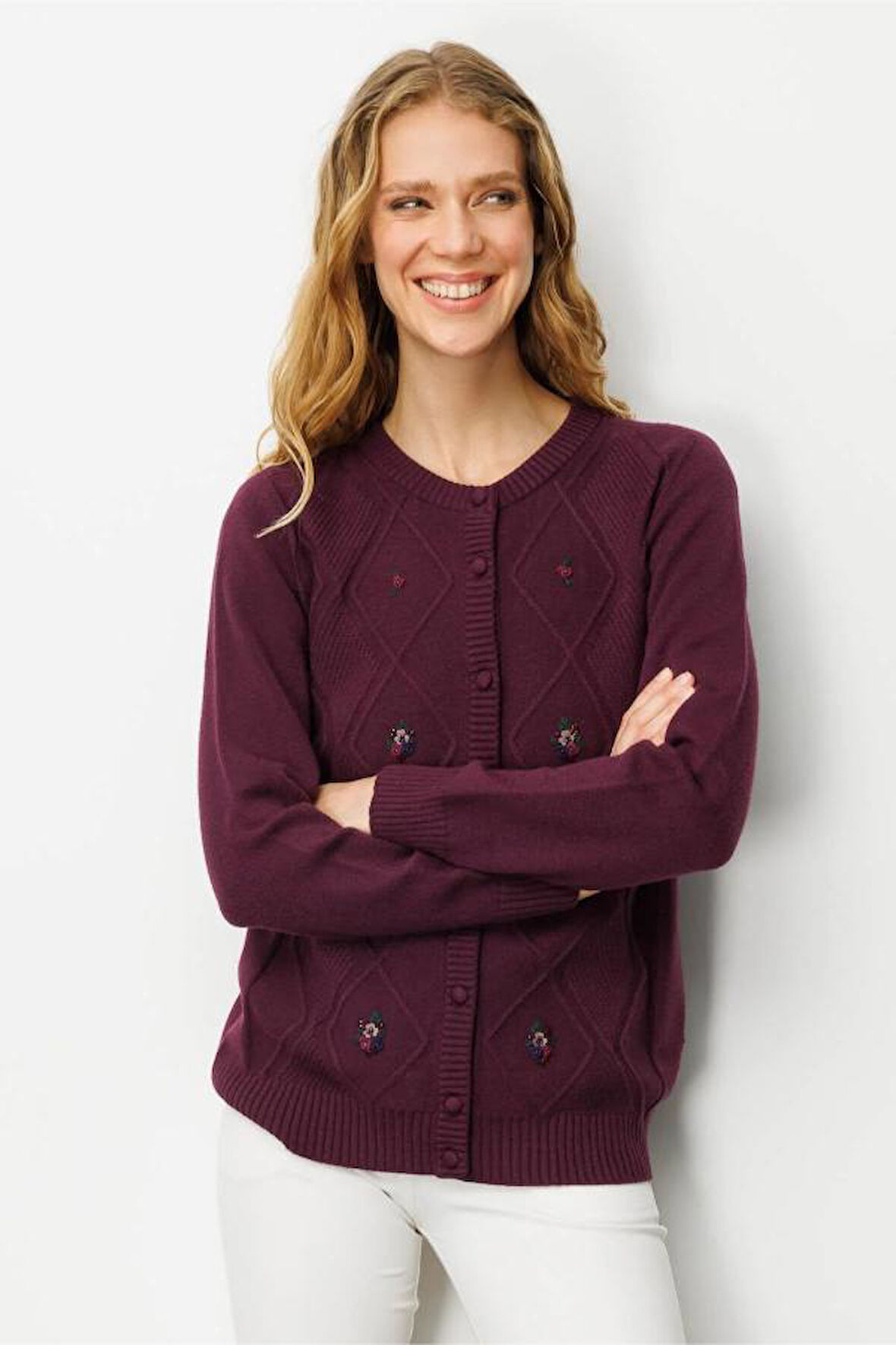 25211 DESEN TRİKO ÖNÜ BAKLAVALI İŞLEMELİ SIFIR YAKA DÜĞMELİ CEKET