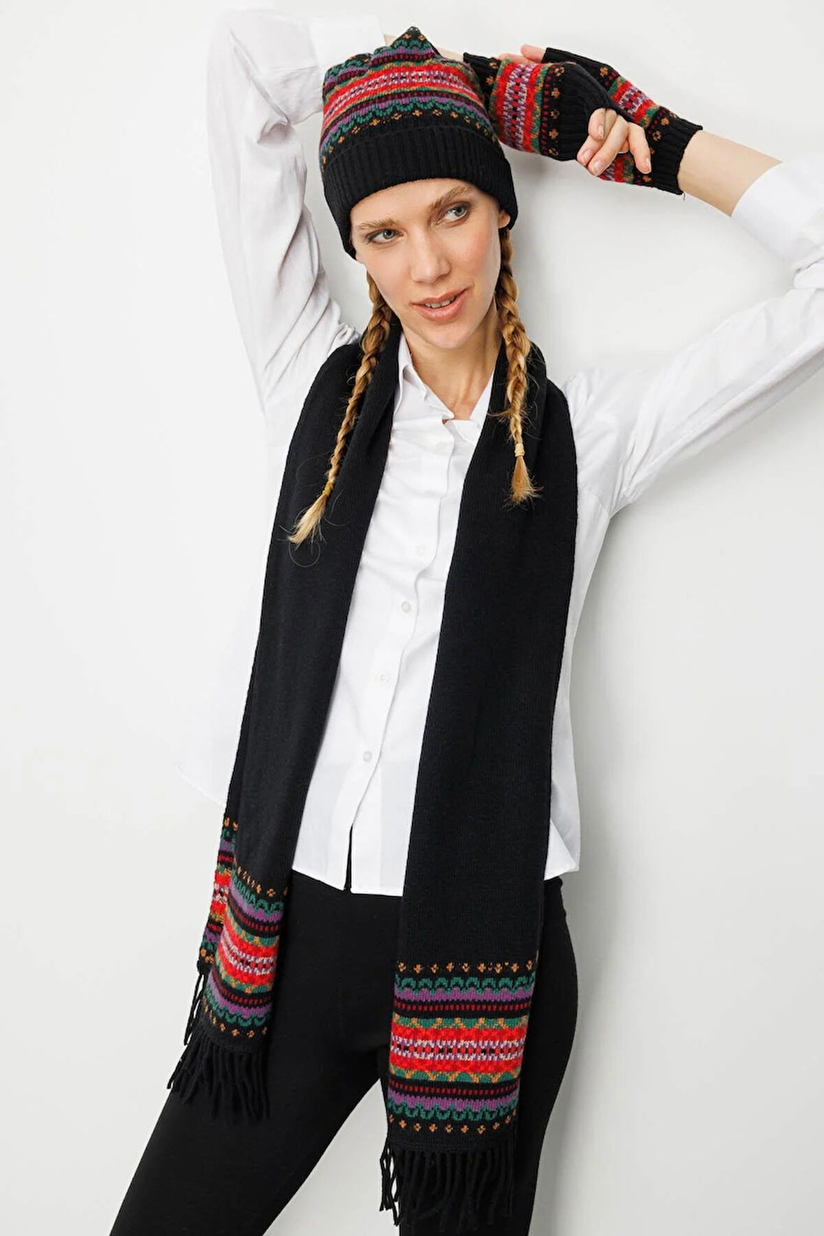 Desen Triko Kadın Kenarları Jakarlı Püsküllü Yün Kaşkol 25075 Siyah