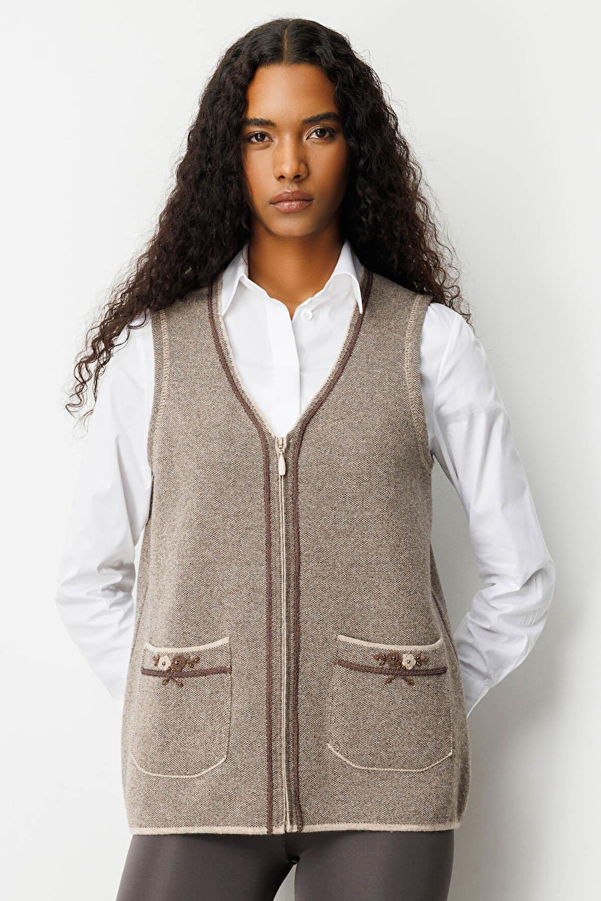 Desen Triko Kadın V Yaka Cebi Nakış İşlemeli Yün Yelek 25030 K. Bej