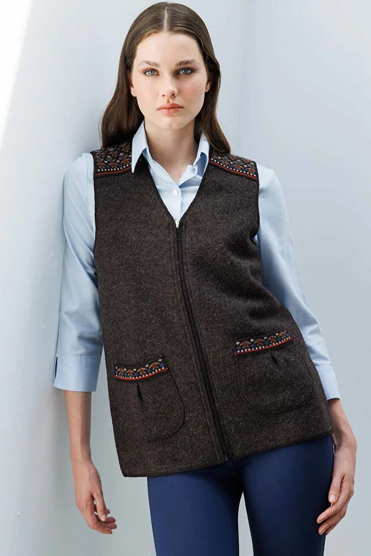 Desen Triko Kadın V Yaka Önü Keçe Fermuarlı Kısa Yün Yelek 25017 Koyu Kahve