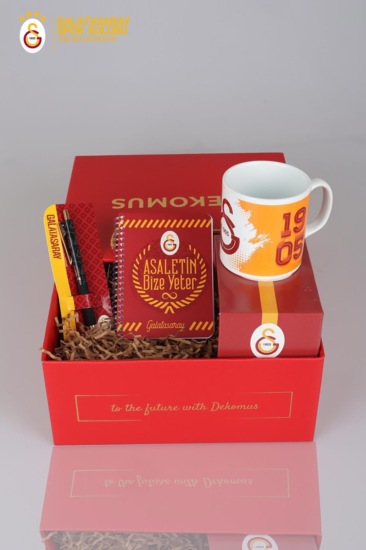 DEKOMUS GIFT BOX ÖZEL KUTULU LİSANSLI GALATASARAY KUPA,AJANDA ve HYBRIT TÜKENMEZ KALEM SETİ 