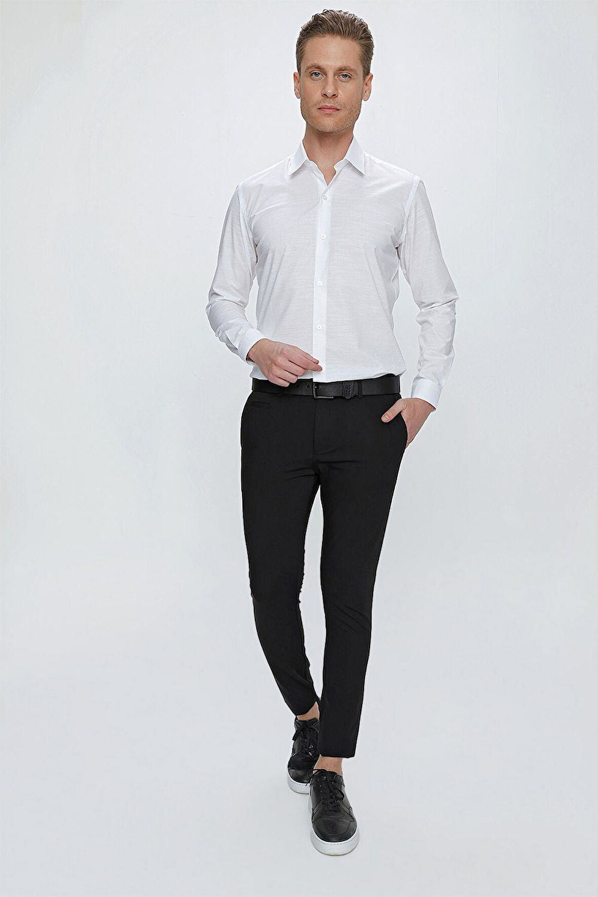 P 1077 Slim Fit Siyah Spor Pantolon
