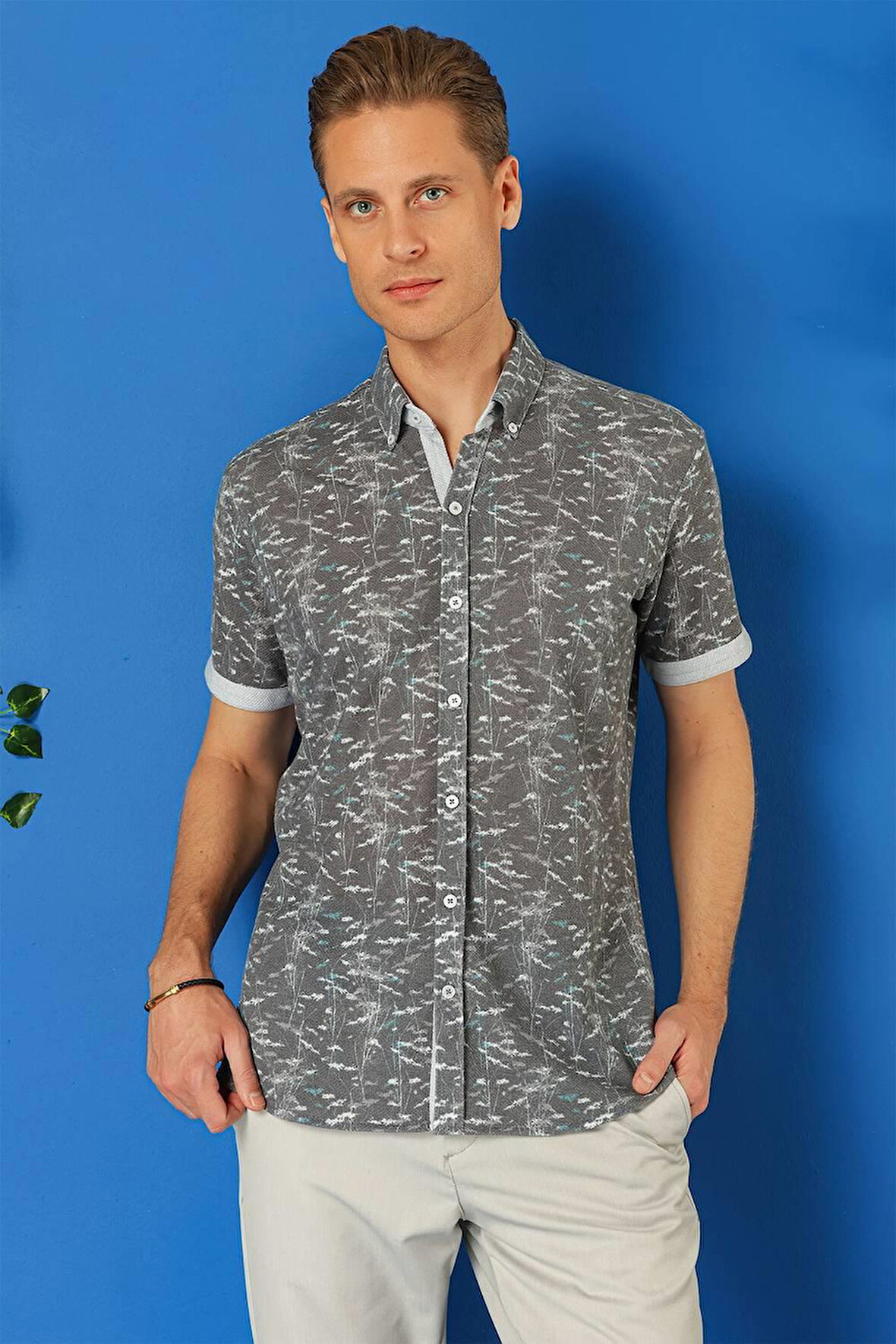 G 1499 Slim Fit Düğmeli Yaka Desenli Kısa Kol Pamuk Füme Gömlek