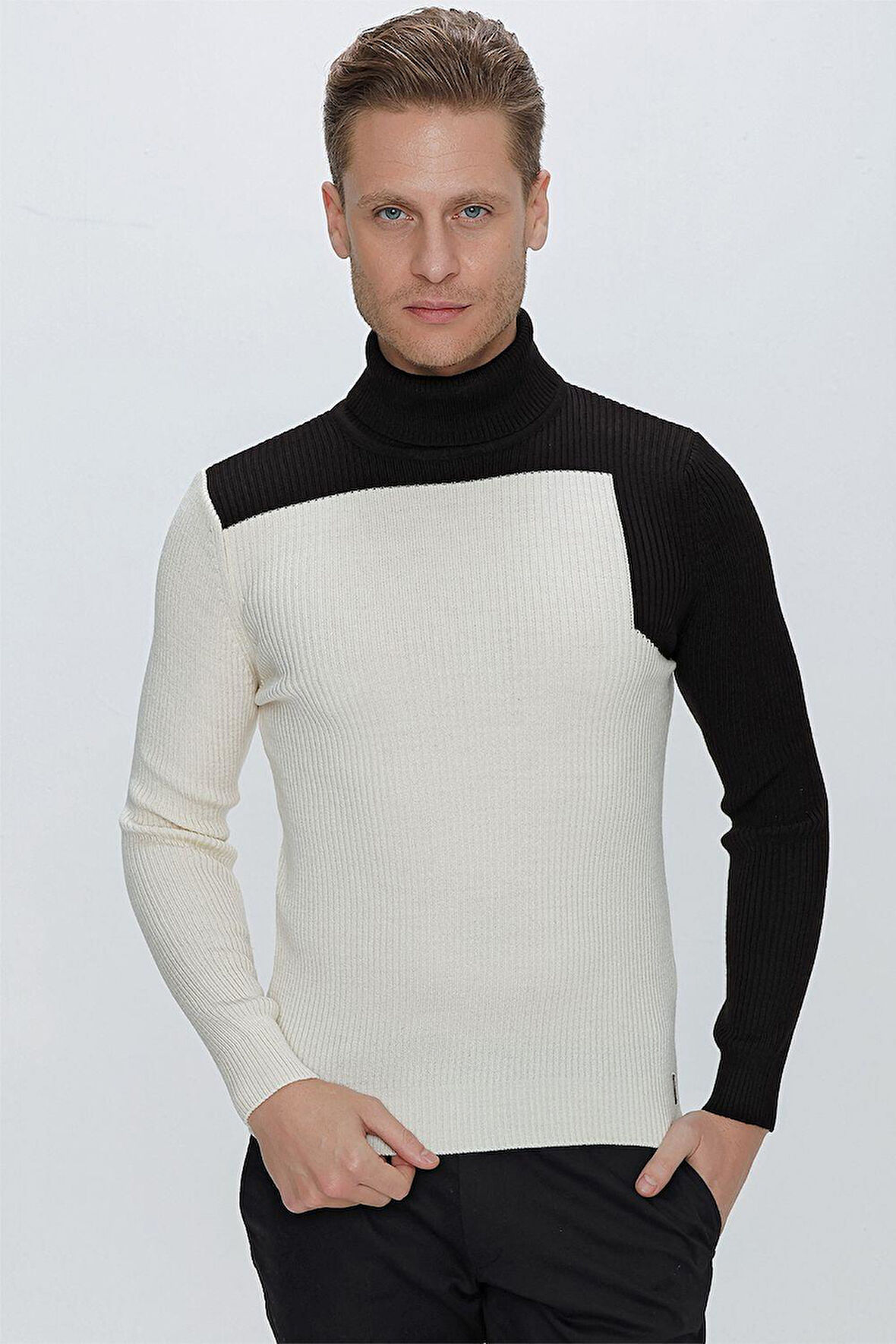 TR 842 Slim Fit Ekru Klasik Triko