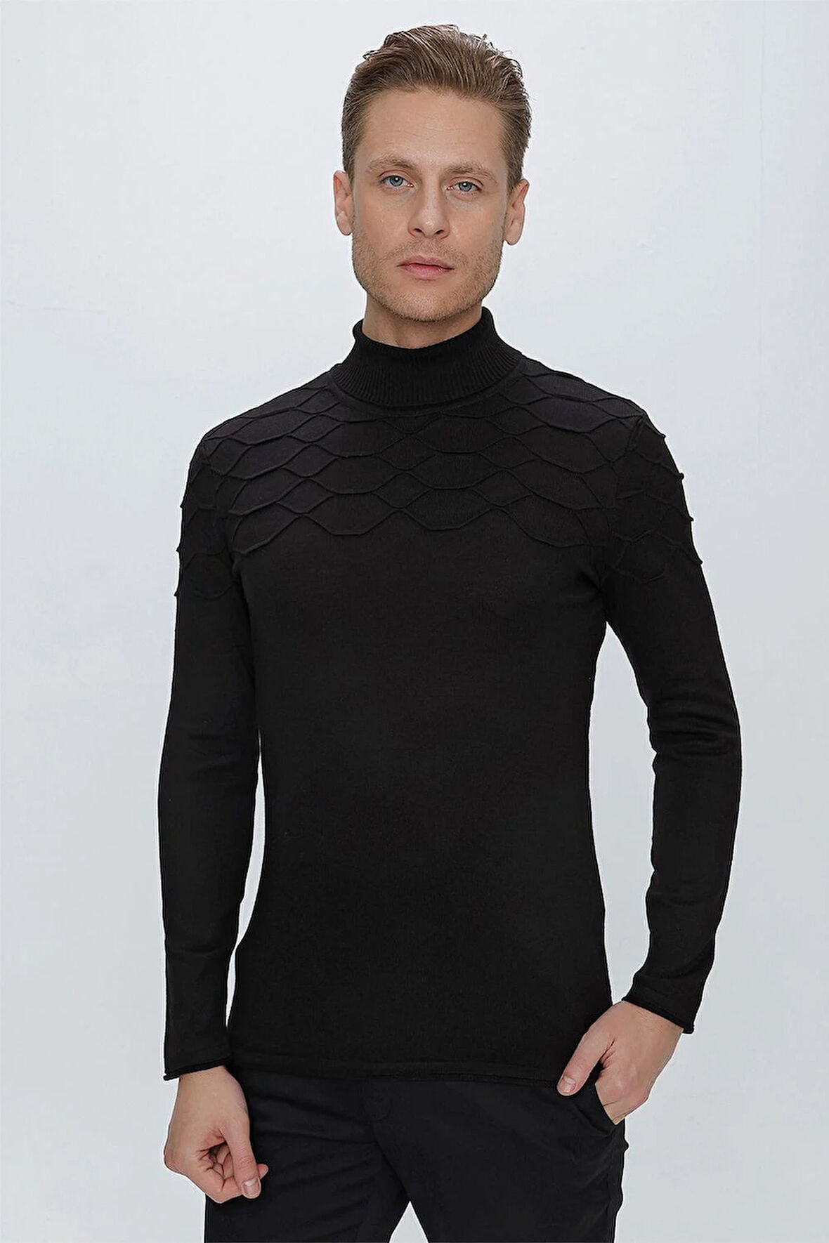 TR 851 Slim Fit Siyah Klasik Triko