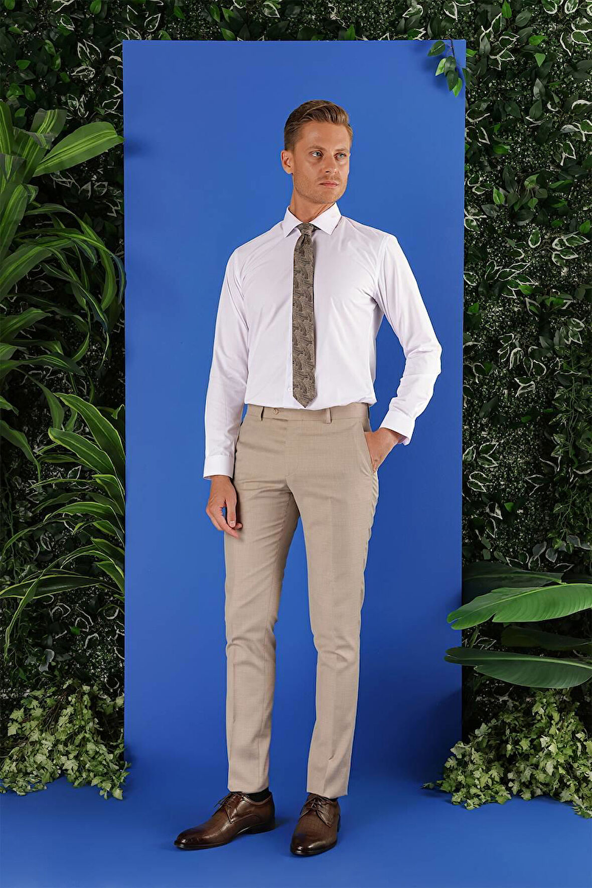 GK 689 Slim Fit Beyaz Klasik Gömlek