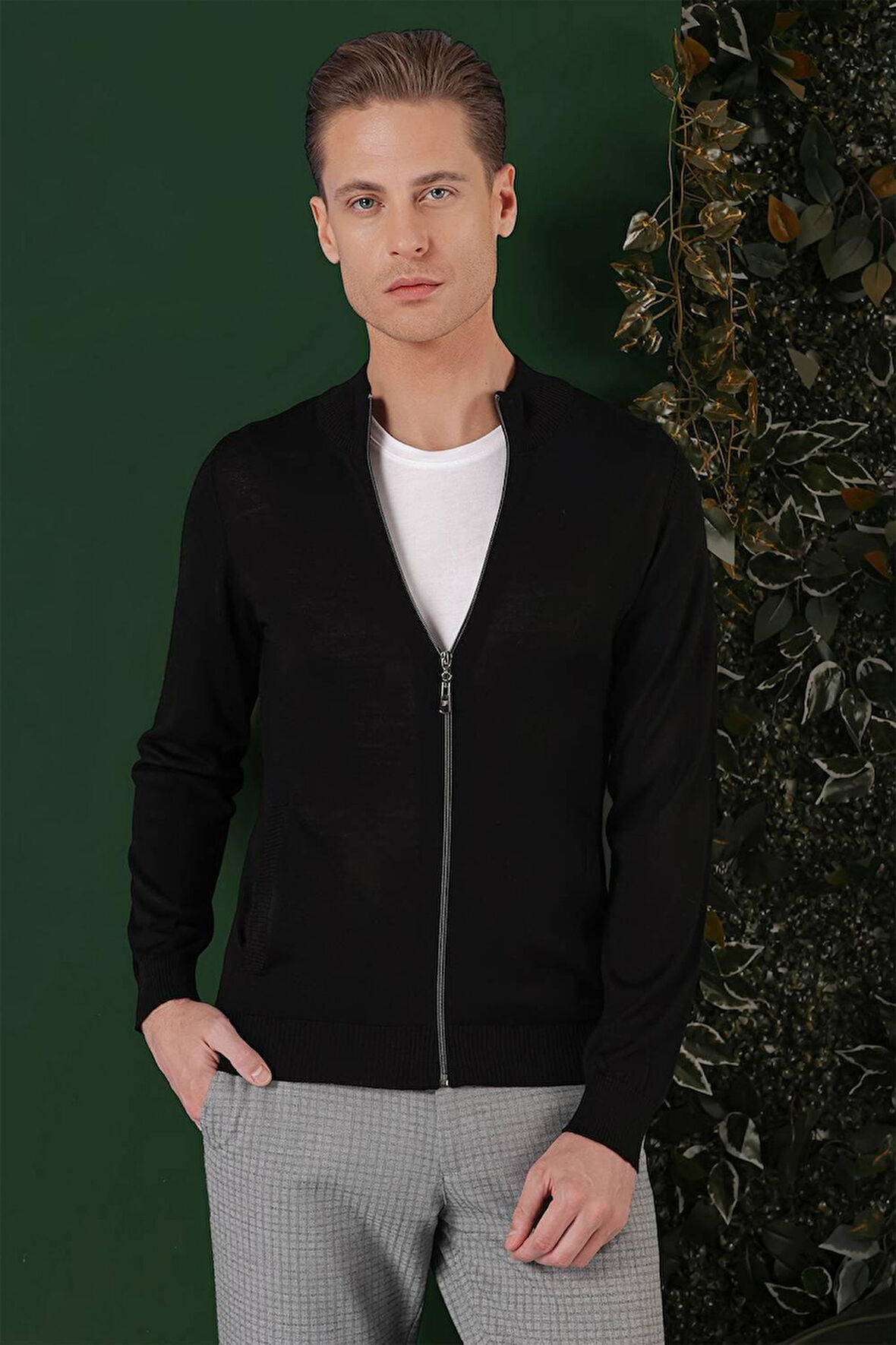 TR 860 Slim Fit Siyah Klasik Triko