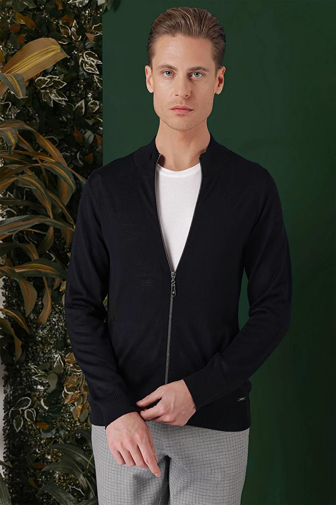 TR 860 Slim Fit Lacivert Klasik Triko