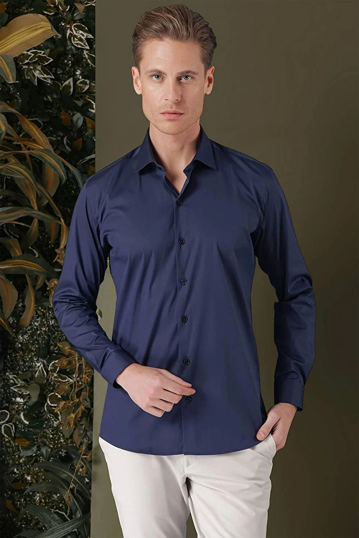 GK 709 Slim Fit Lacivert Klasik Gömlek