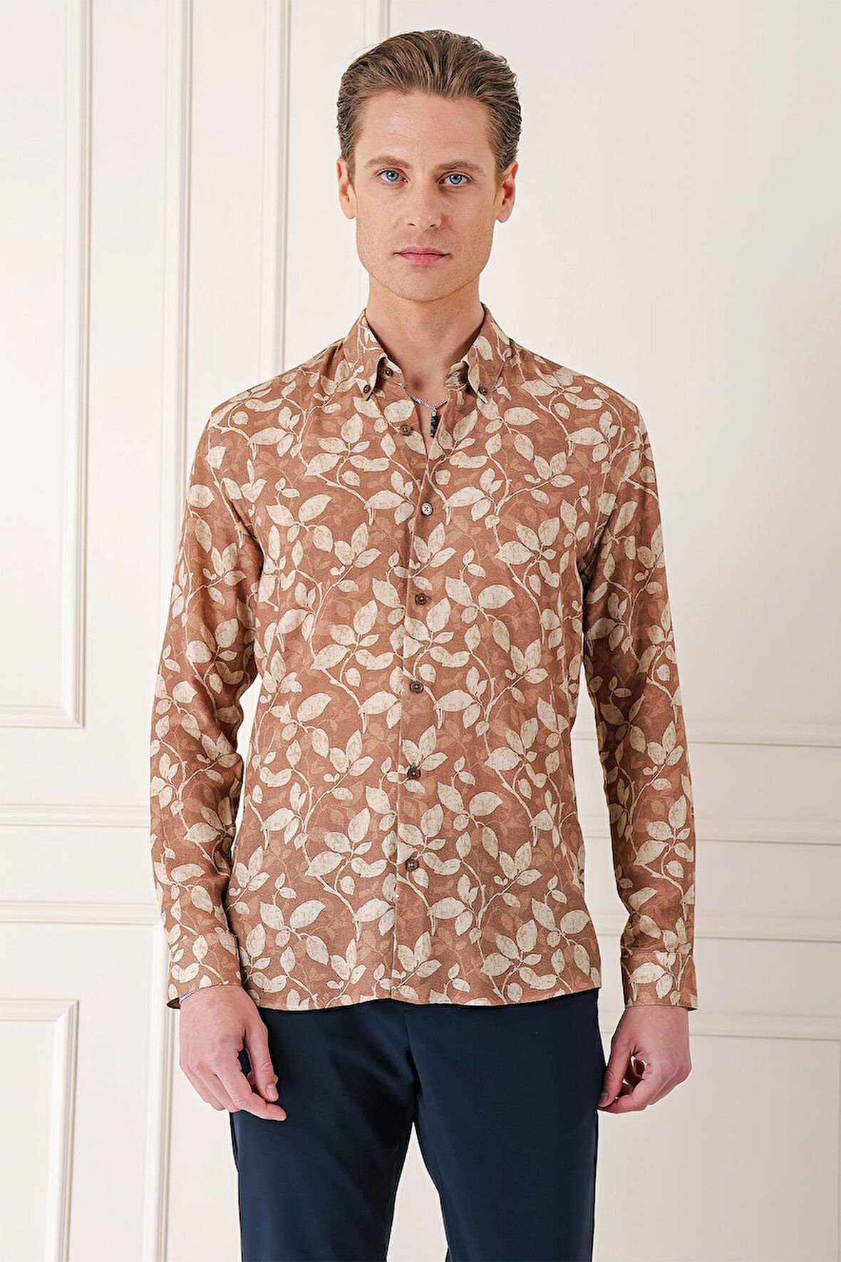 G 1567 Comfort Fit Düğmeli Yaka Yaprak Desenli Pamuk Casuel Vizon Gömlek