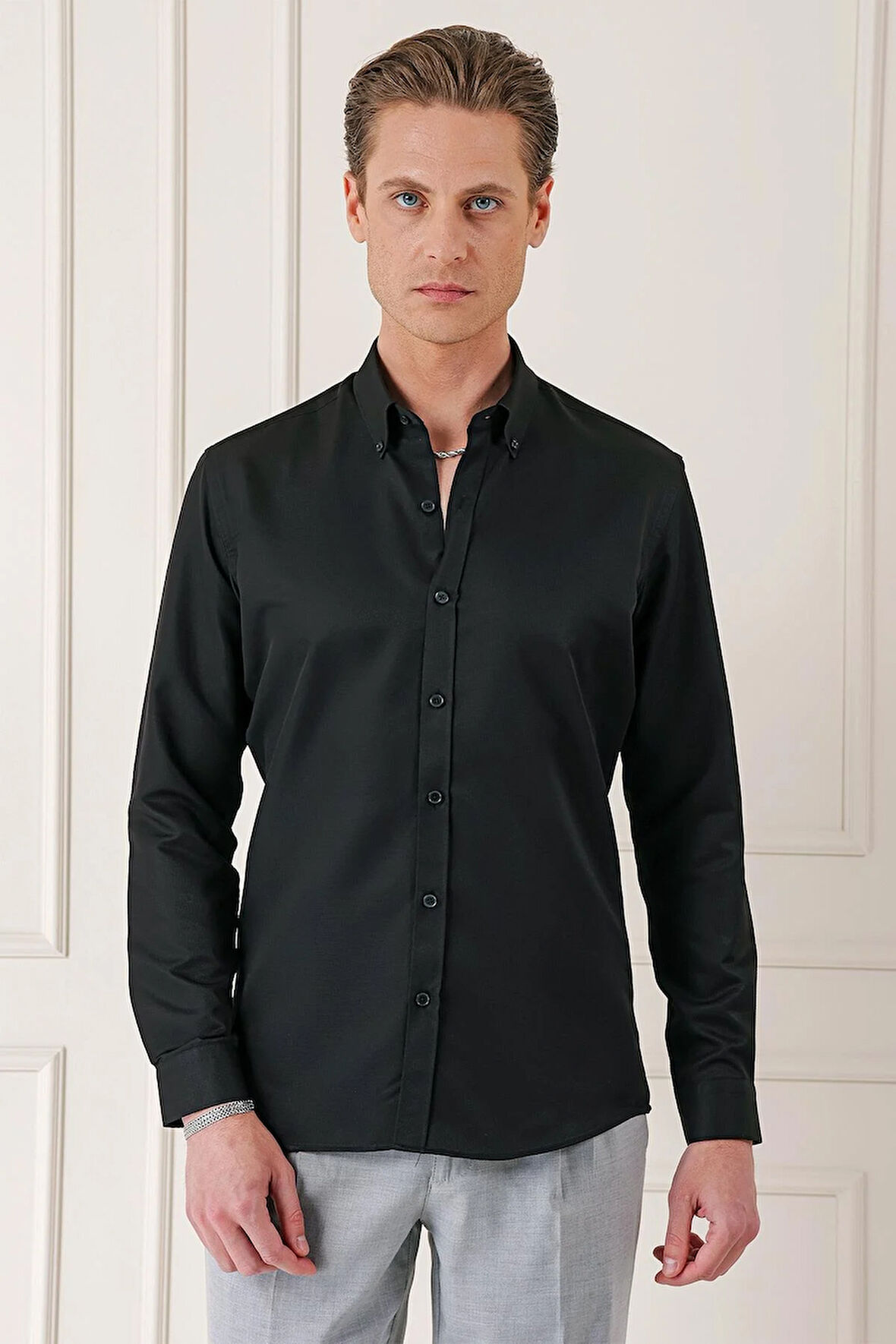 Gk 717 Slim Fit Düğmeli Yaka Dokulu Pamuklu Klasik Siyah Gömlek