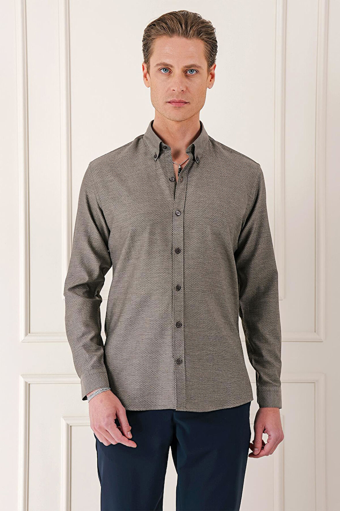 Gk 724 Slim Fit Düğmeli Yaka Dokulu %100 Pamuk Klasik Kahverengi Gömlek