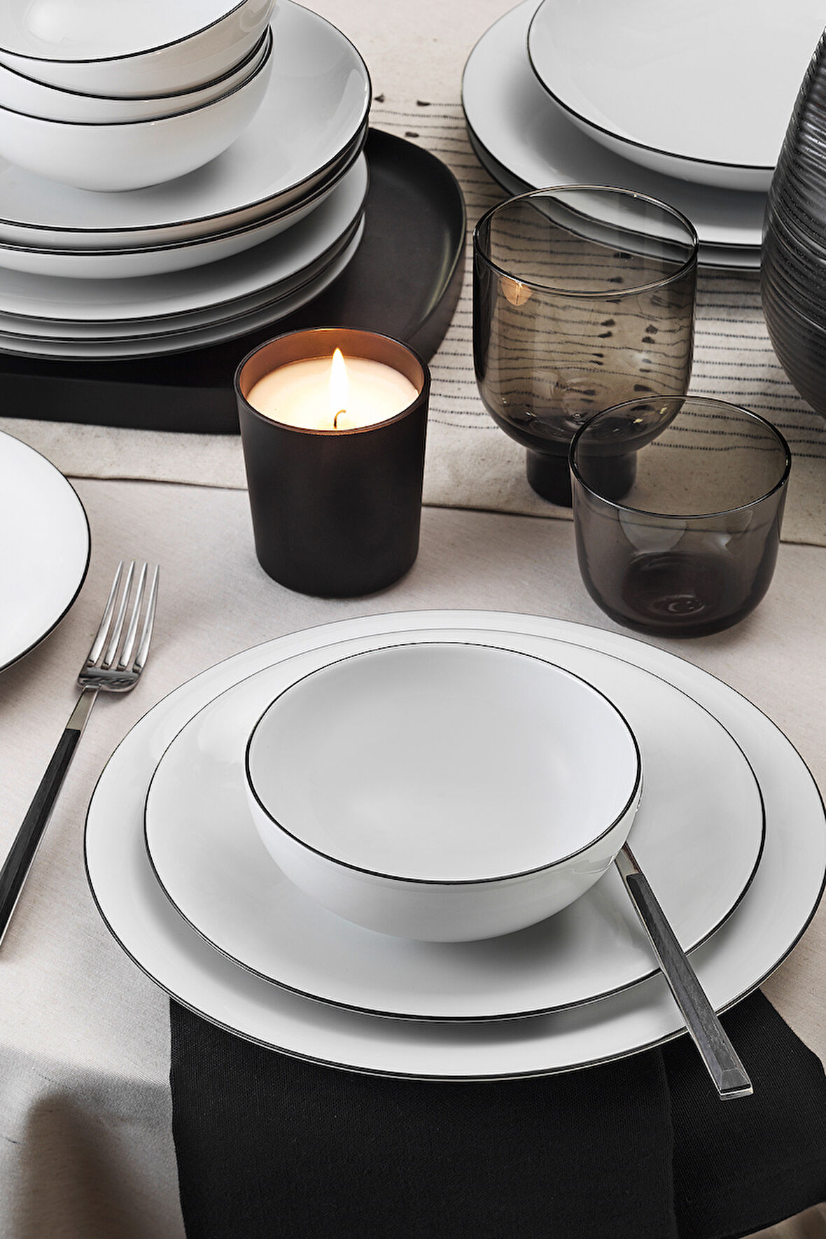 Kütahya Porselen Zeugma 24 Parça 6 Kişilik Yemek Takımı Siyah