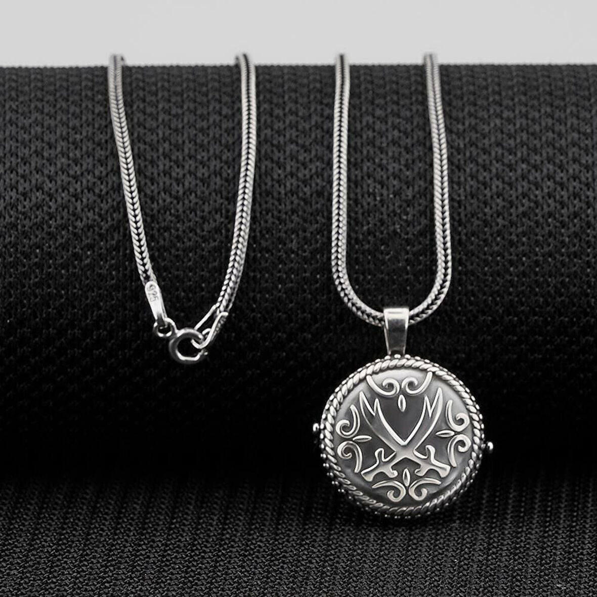 Çift Taraflı Zulfikar Desenli Açılabilir Cevşen  925 Ayar Gümüş Erkek Kolye