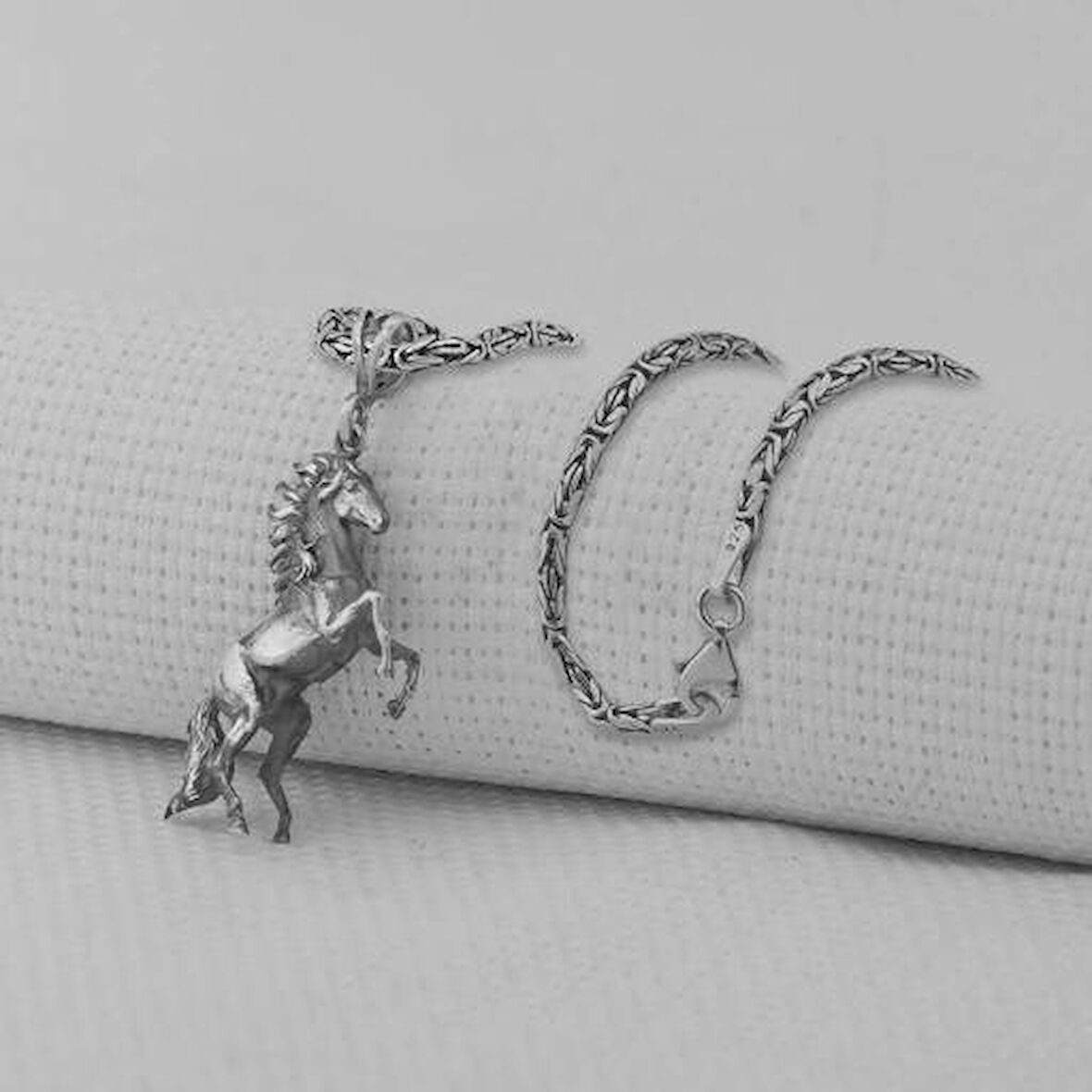 Dört Nala Koşan Üç Boyutlu 925 Ayar Gümüş Erkek Kolye