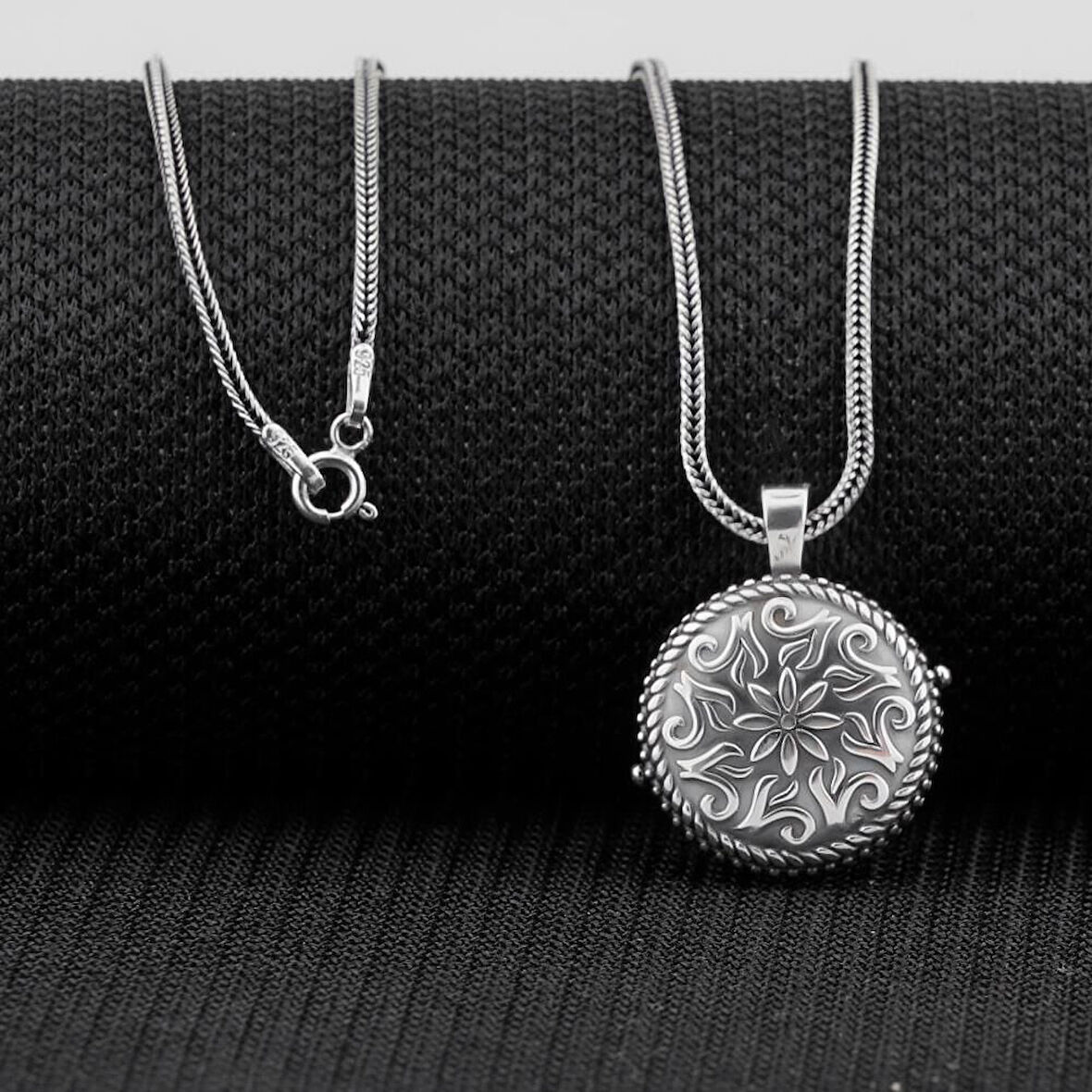 Çift Taraflı Açılabilir Cevşen  925 Ayar Gümüş Erkek Kolye