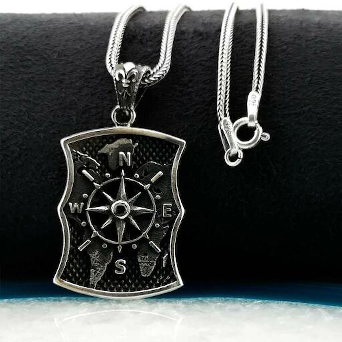 Özel Pusula Tasarımlı Atlas Zemin Detaylı Kalın Zincirli 925 Ayar Gümüş Erkek Kolye