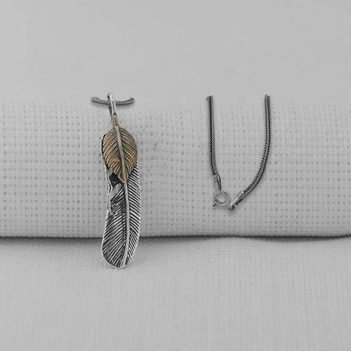 Tüy Motifli  925 Ayar Gümüş Erkek Kolye