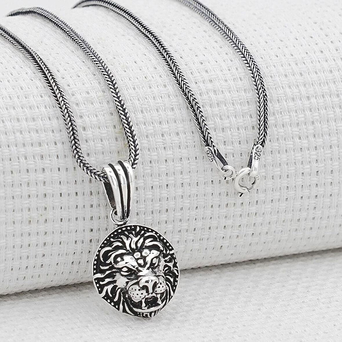 Aslan Figürlü 925 Ayar Gümüş Erkek Kolye