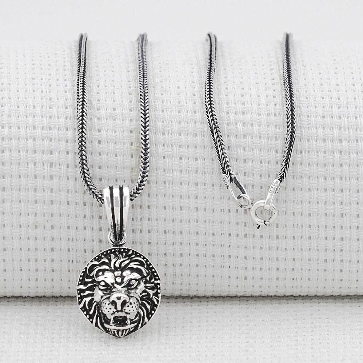 Aslan Figürlü 925 Ayar Gümüş Erkek Kolye