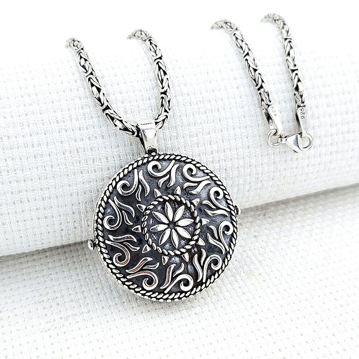 Yuvarlak Cevşen Muska Kabi 925 Ayar Gümüş Erkek Kolye