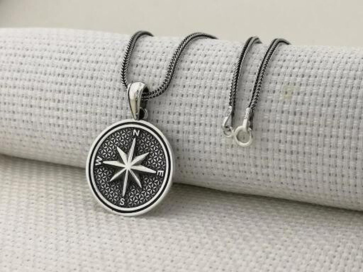 Yuvarlak Pusula Tasarılı 925 Ayar Gümüş Erkek Kolye