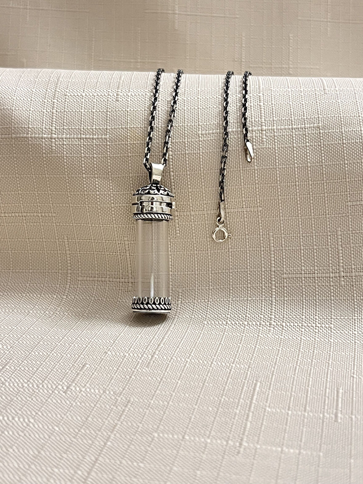 TÜP MODEL İÇİ AÇILIR SİYAH ZİNCİR 925 AYAR GÜMÜŞ CEVŞEN KOLYE