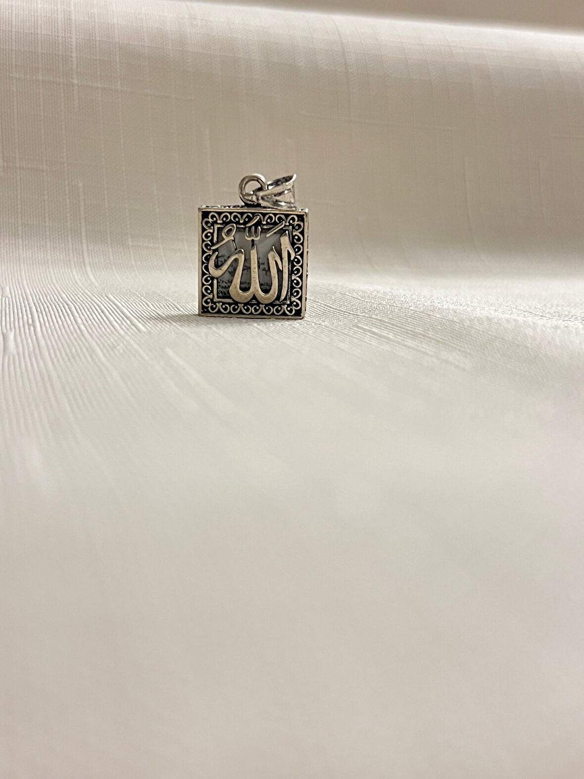 ALLAH YAZILI KARE 925 AYAR GÜMÜŞ CEVŞEN KOLYE UCU