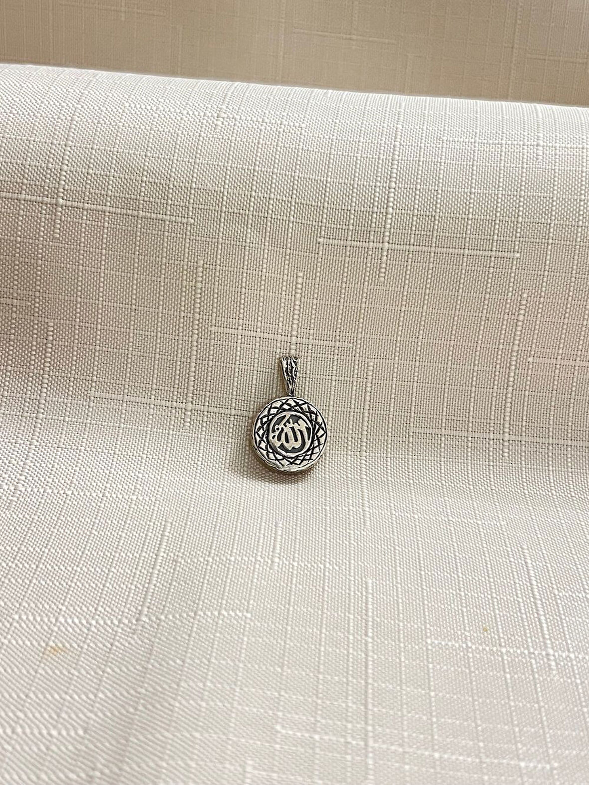 ALLAH YAZILI YUVARLAK 925 AYAR GÜMÜŞ CEVŞEN KOLYE UCU
