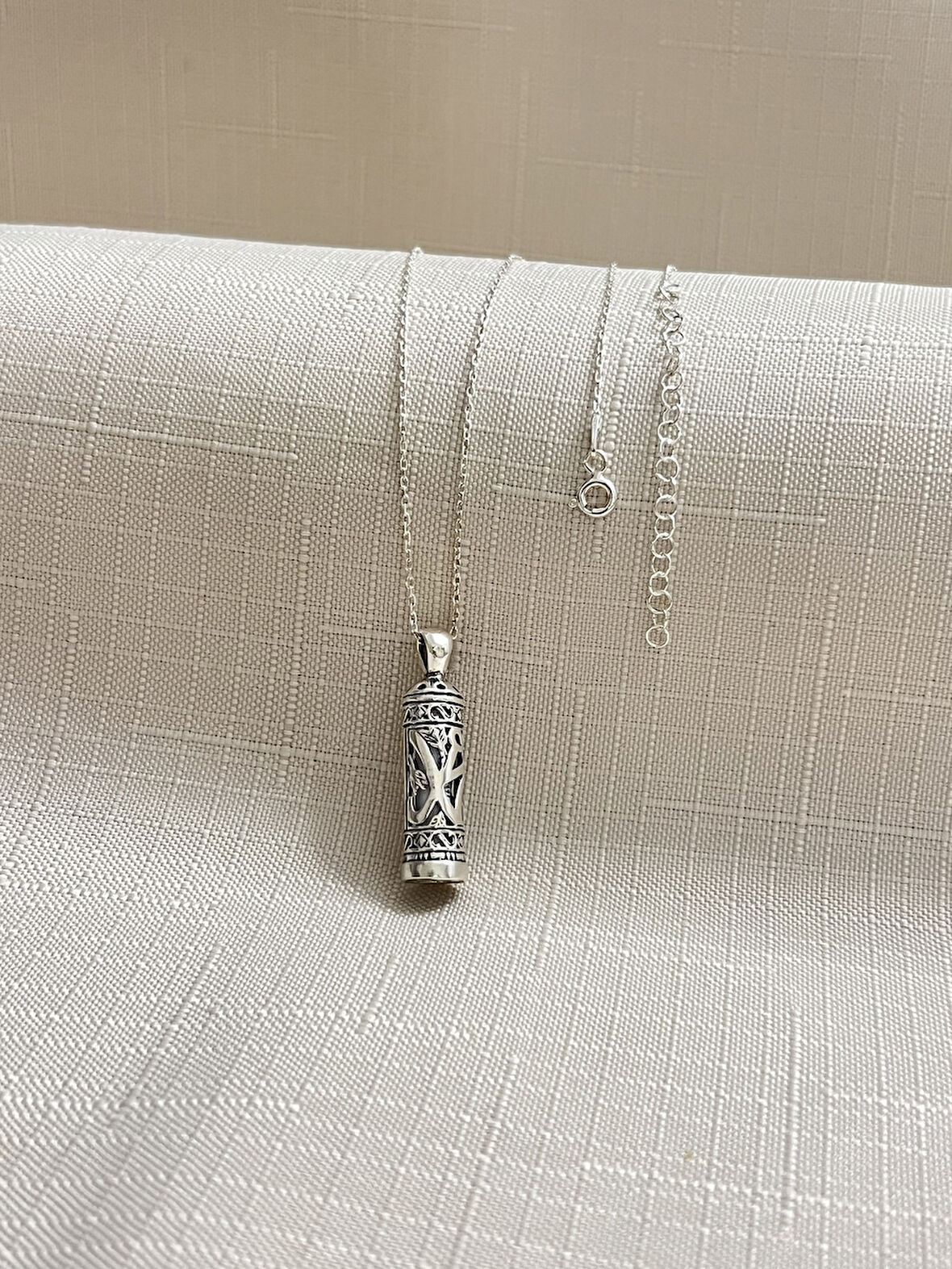 CEVŞEN MUHAMMED İŞLEMELİ 925 AYAR GÜMÜŞ KADIN KOLYE